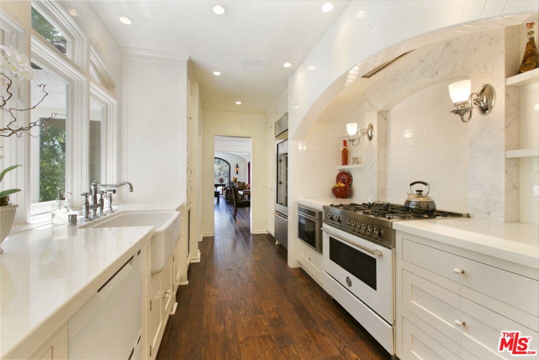 6726 Milner Road Los Angeles, CA 90068 - Photo 14 of 40 Gallery Image 14