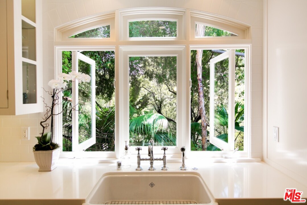 6726 Milner Road Los Angeles, CA 90068 - Photo 16 of 40 Gallery Image 16