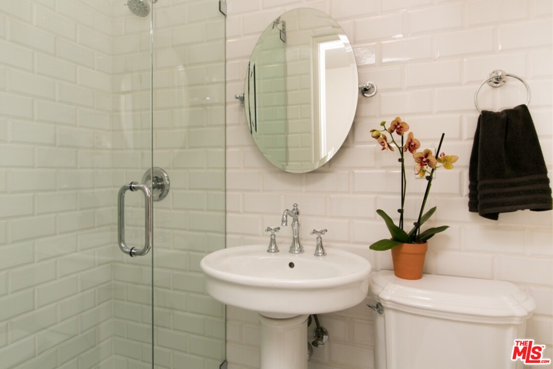 6726 Milner Road Los Angeles, CA 90068 - Photo 25 of 40 Gallery Image 25