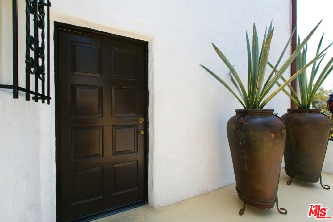6726 Milner Road Los Angeles, CA 90068 - Photo 27 of 40 Gallery Image 27