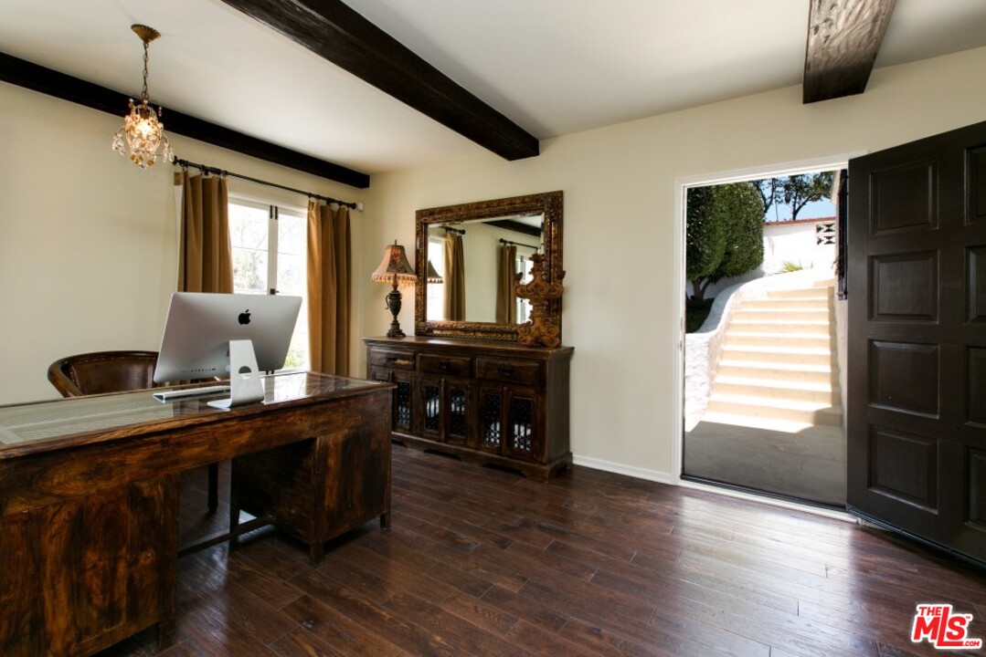 6726 Milner Road Los Angeles, CA 90068 - Photo 30 of 40 Gallery Image 30