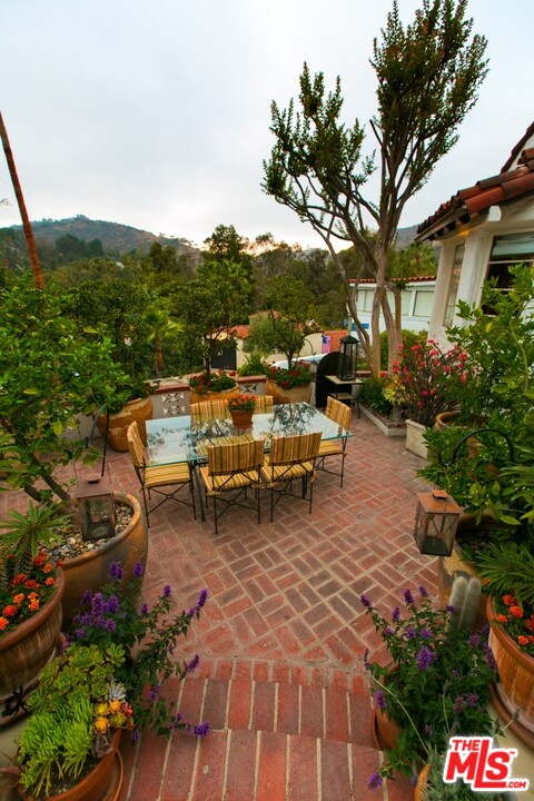 6726 Milner Road Los Angeles, CA 90068 - Photo 34 of 40 Gallery Image 34