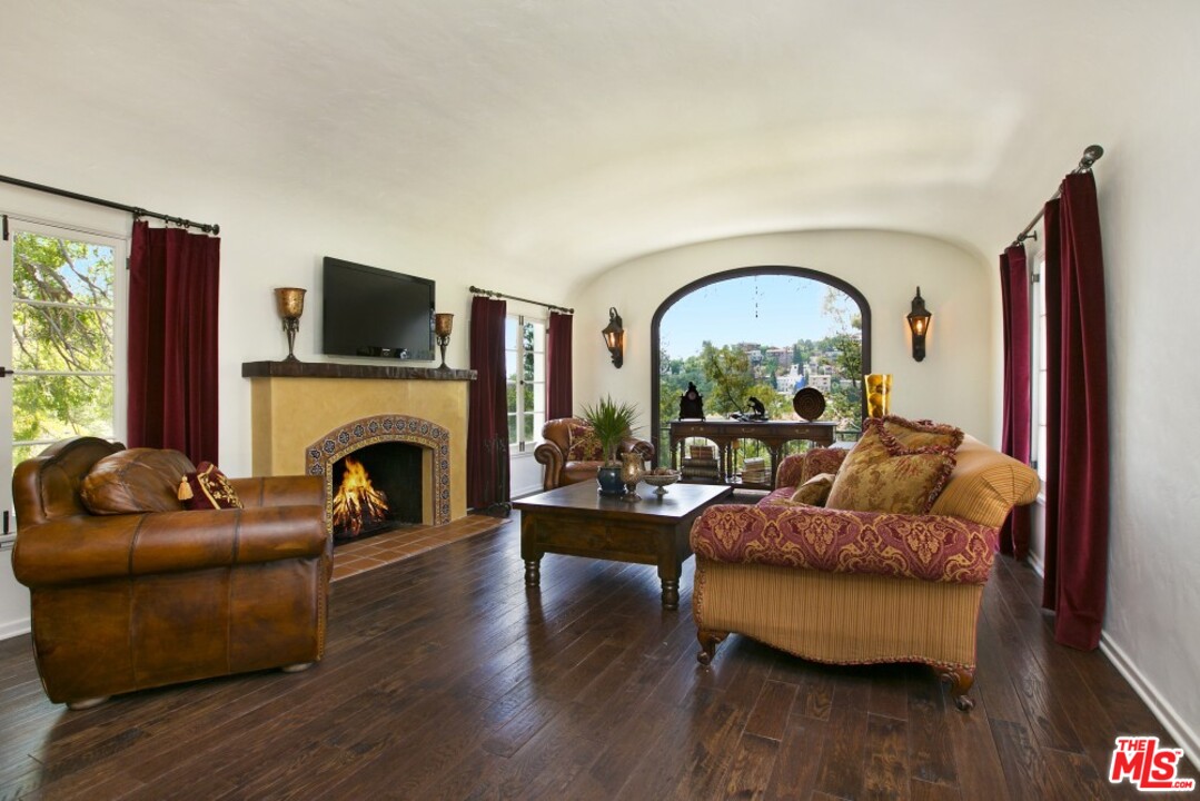 6726 Milner Road Los Angeles, CA 90068 - Photo 7 of 40 Gallery Image 7