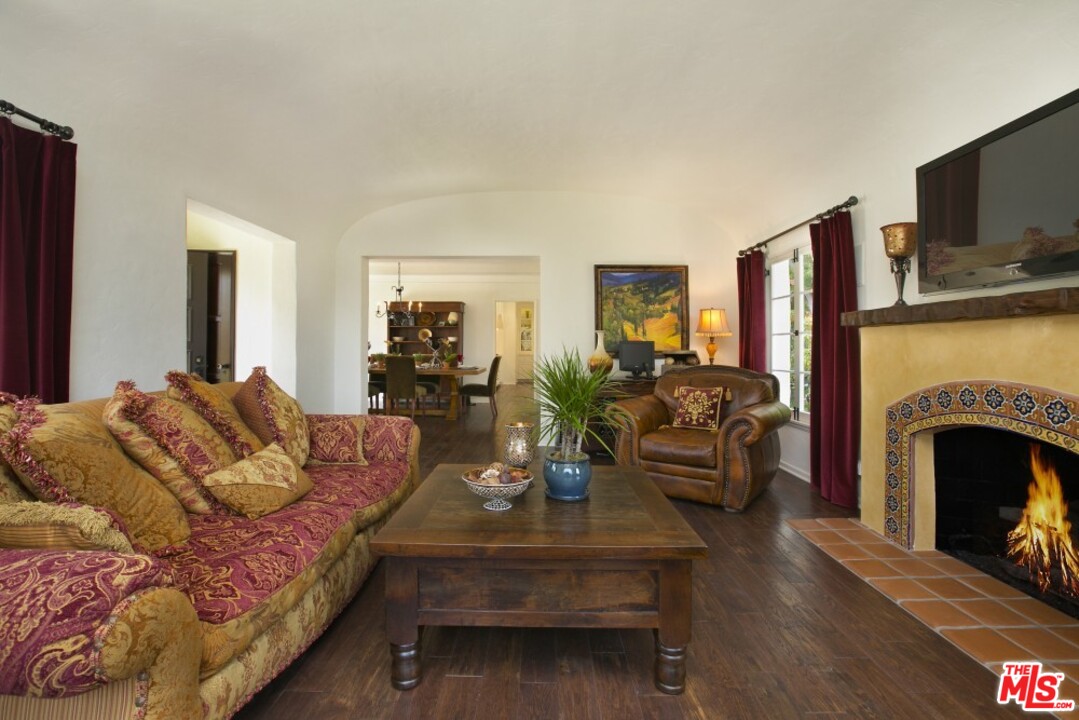 6726 Milner Road Los Angeles, CA 90068 - Photo 8 of 40 Gallery Image 8