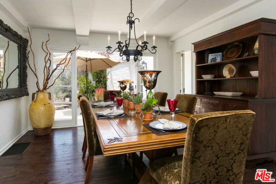 6726 Milner Road Los Angeles, CA 90068 - Photo 10 of 40 Gallery Image 10