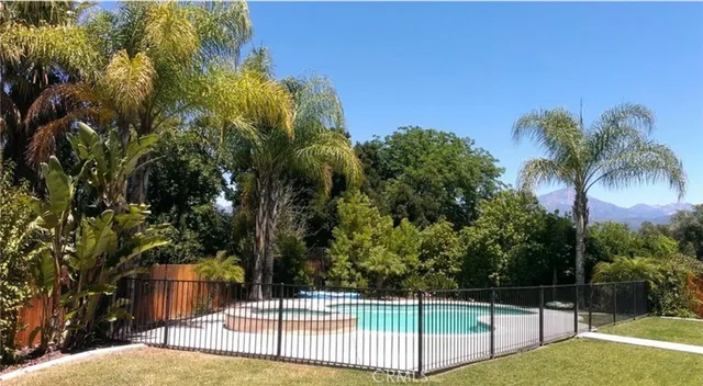 a view of a yard and basketball court