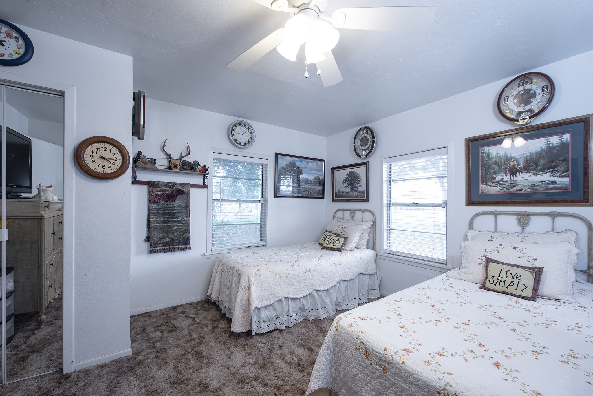 22234 Castle Road Waller, TX 77484 - Photo 31 of 50 a bedroom with two bed and a large mirror