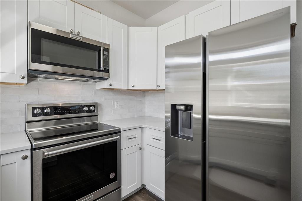 1476 Hampton Road Grapevine, TX 76051 - Photo 9 of 22 Stainless steel appliances, refrigerator stays