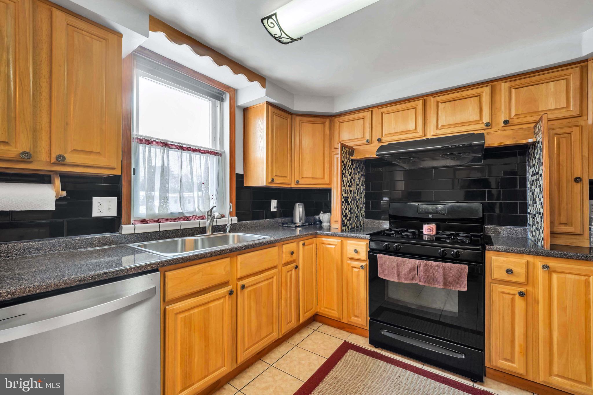 1100 Surrey Road Philadelphia, PA 19115 - Photo 11 of 33