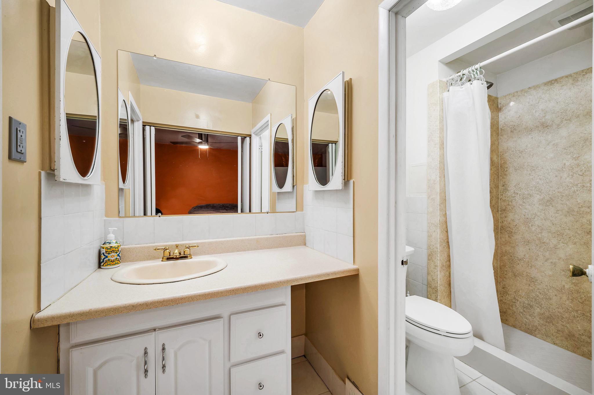 1100 Surrey Road Philadelphia, PA 19115 - Photo 17 of 33