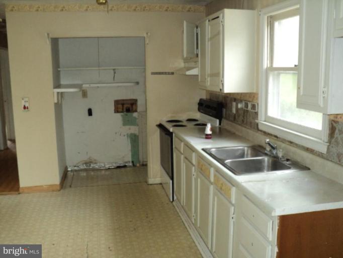 78 Merlin Drive Inwood, WV 25428 - Photo 5 of 11 Kitchen
