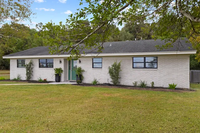 $399,000 | 18053 Highway 105, Sour Lake, TX 77659