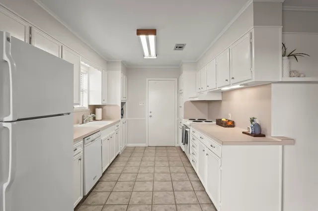 $399,000 | 18053 Highway 105, Sour Lake, TX 77659