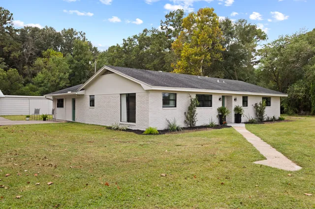 $399,000 | 18053 Highway 105, Sour Lake, TX 77659