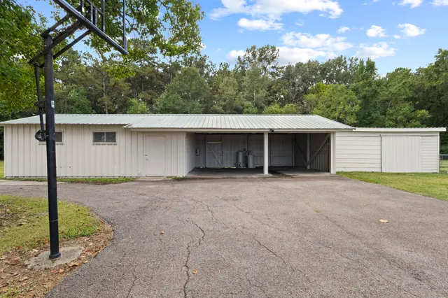 $399,000 | 18053 Highway 105, Sour Lake, TX 77659