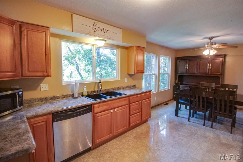 4442 Delta Queen Lane Godfrey, IL 62035 - Photo 12 of 37