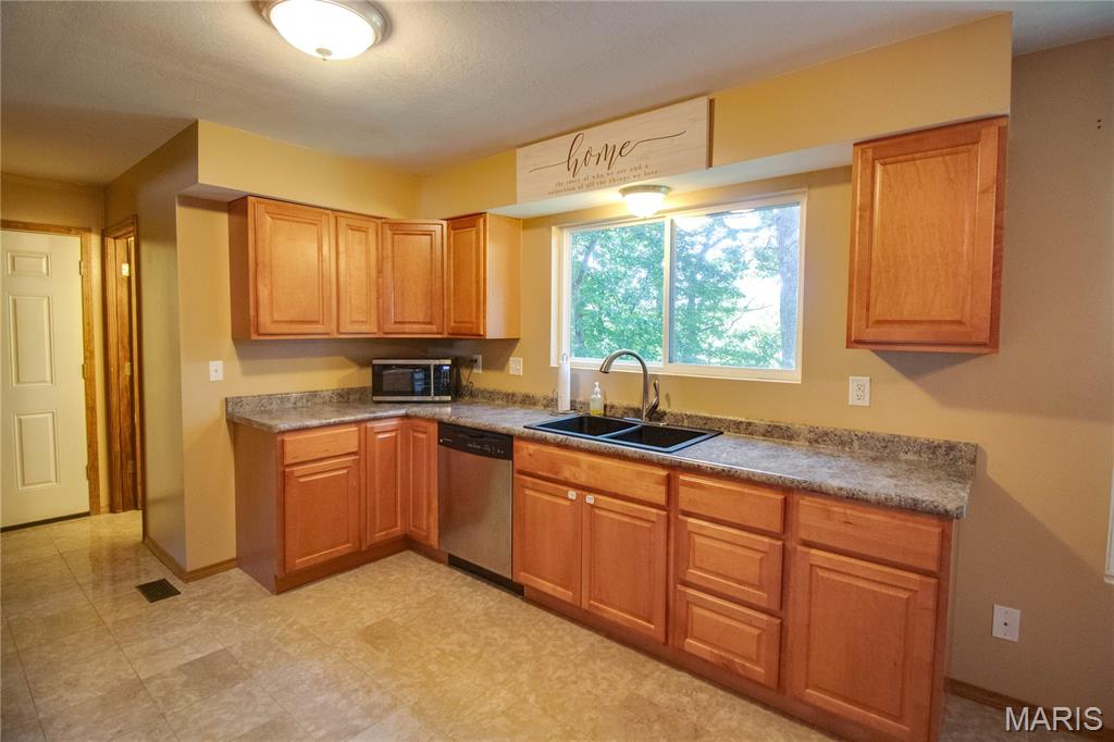 4442 Delta Queen Lane Godfrey, IL 62035 - Photo 13 of 37