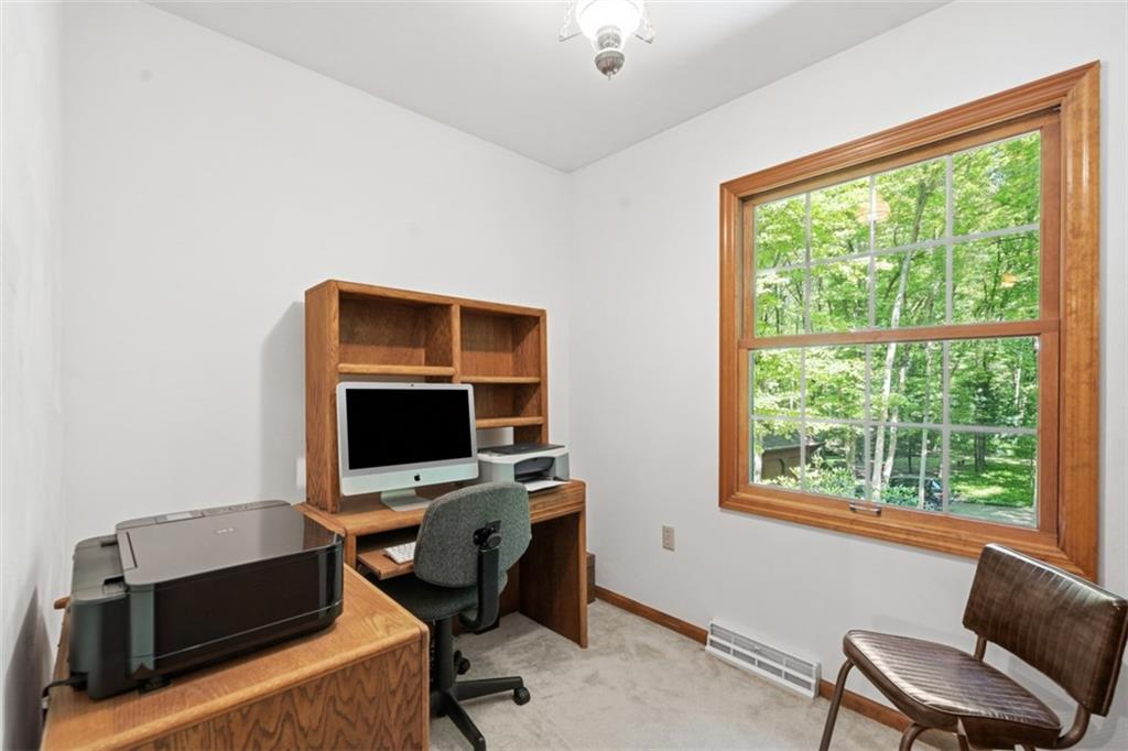 137 Spring Valley Road Valencia, PA 16059 - Photo 19 of 48