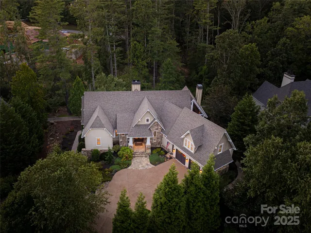 a view of a pathway with a yard