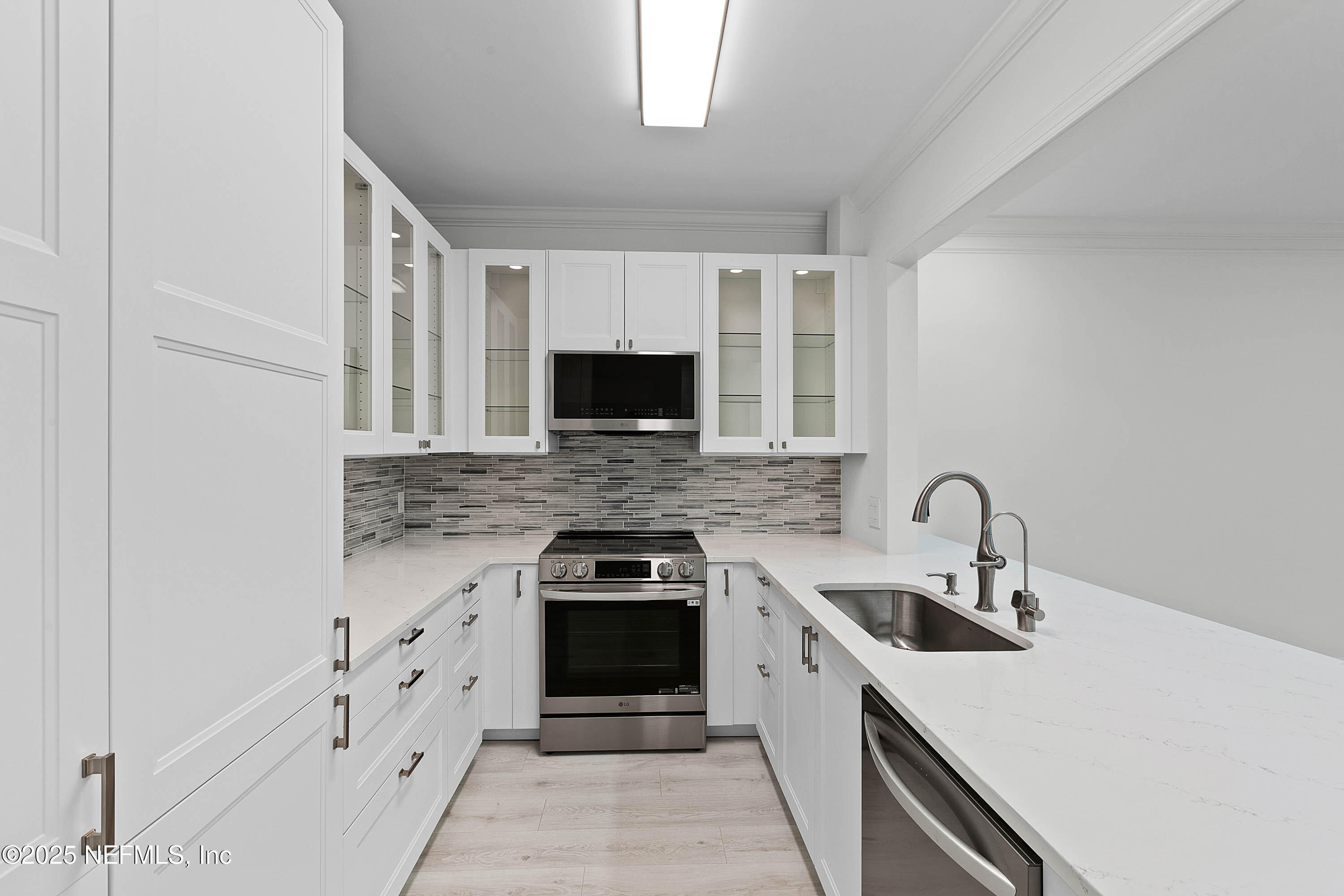 624 Ponte Vedra Boulevard, Unit C8 Ponte Vedra Beach, FL 32082 - Photo 6 of 26 a kitchen with a sink stove and microwave