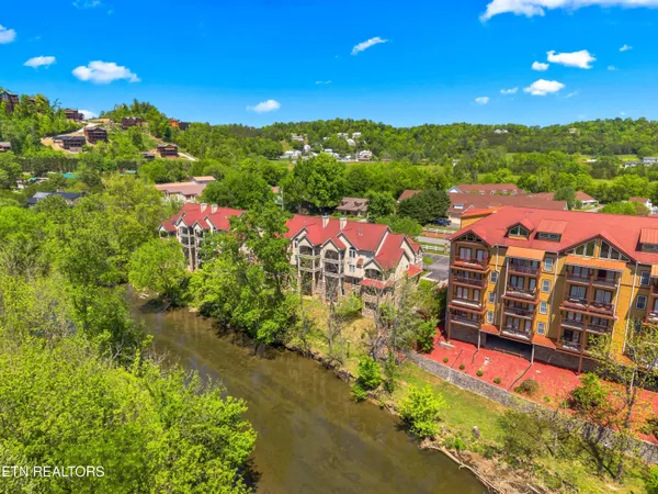 $425,000 | 601 River Pl Way, Unit B101, Sevierville, TN 37862
