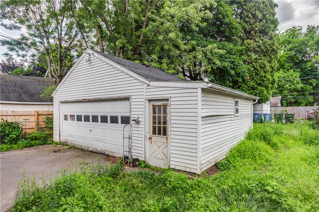 799 Atlantic Avenue Rochester, NY 14609 - Photo 3 of 37