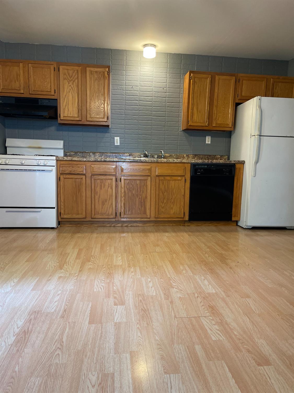 440 Pembroke Road Valparaiso, IN 46385 - Photo 5 of 13 1125x1500
