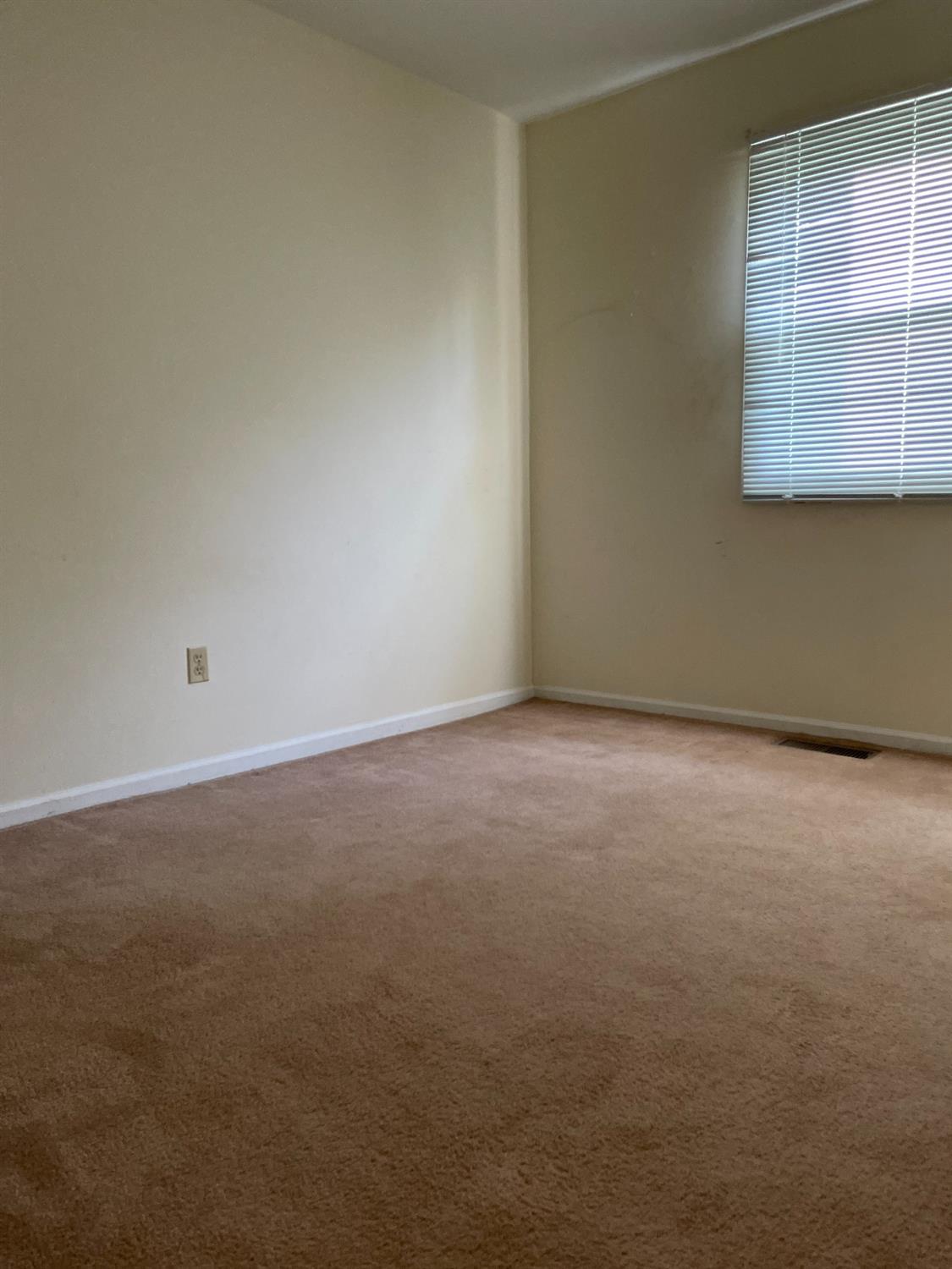 440 Pembroke Road Valparaiso, IN 46385 - Photo 6 of 13 1125x1500