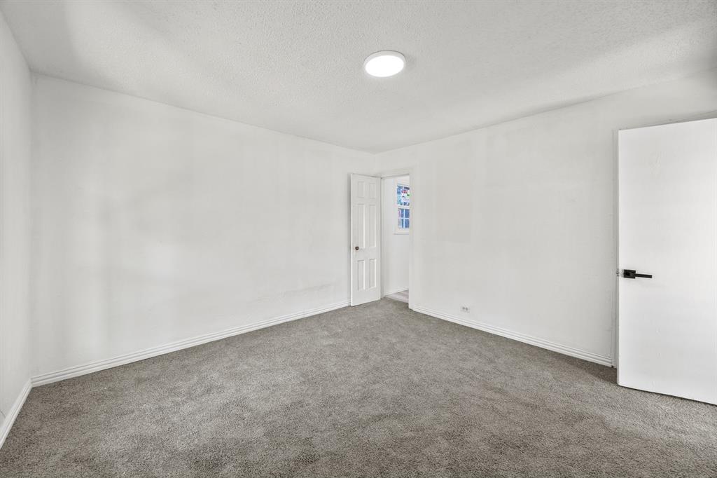 1802 Fordham Road Dallas, TX 75216 - Photo 15 of 25 a view of room