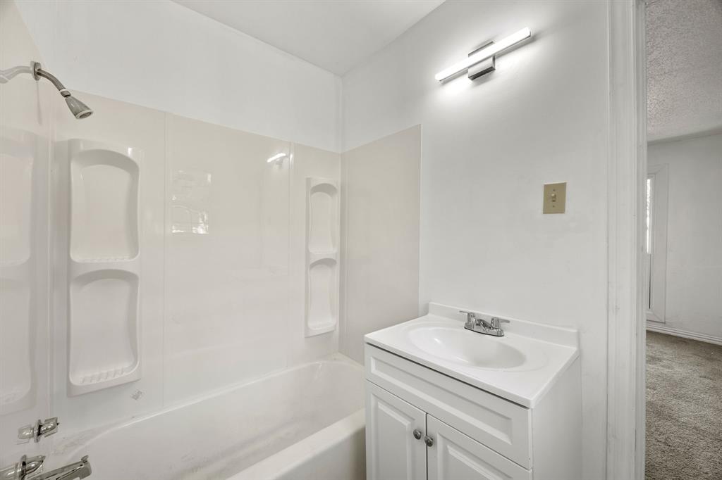 1802 Fordham Road Dallas, TX 75216 - Photo 17 of 25 a bathroom with a sink a toilet and shower