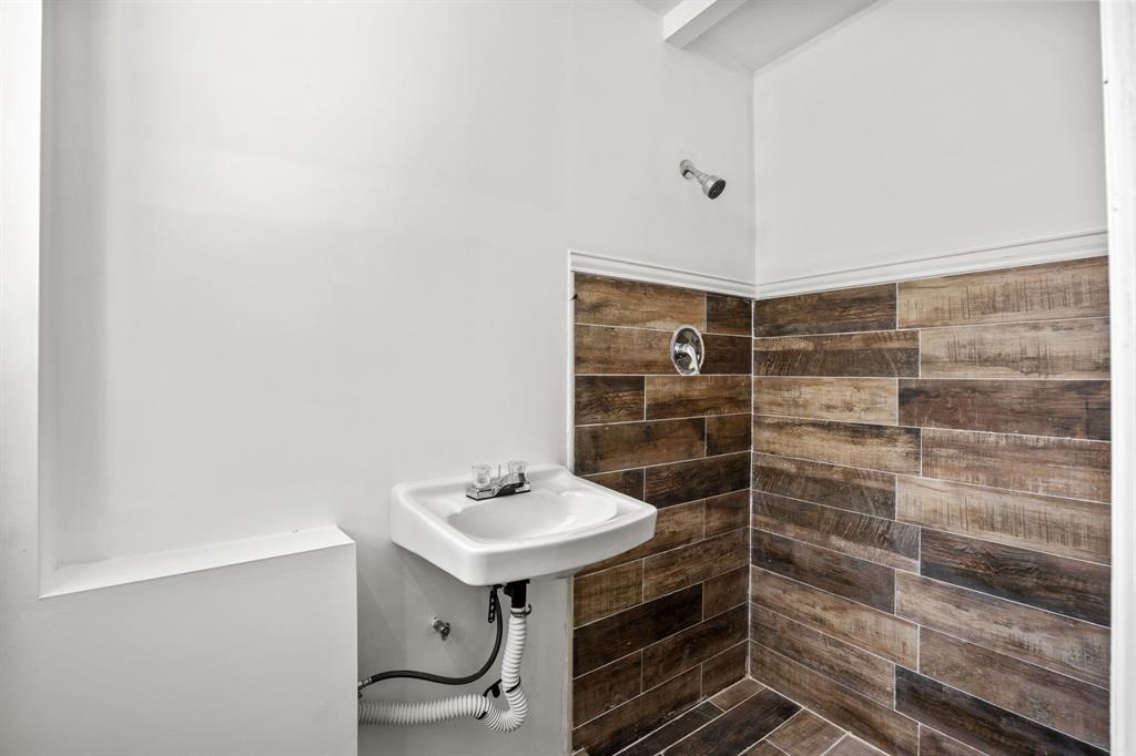1802 Fordham Road Dallas, TX 75216 - Photo 22 of 25 a bathroom with a sink mirror and toilet