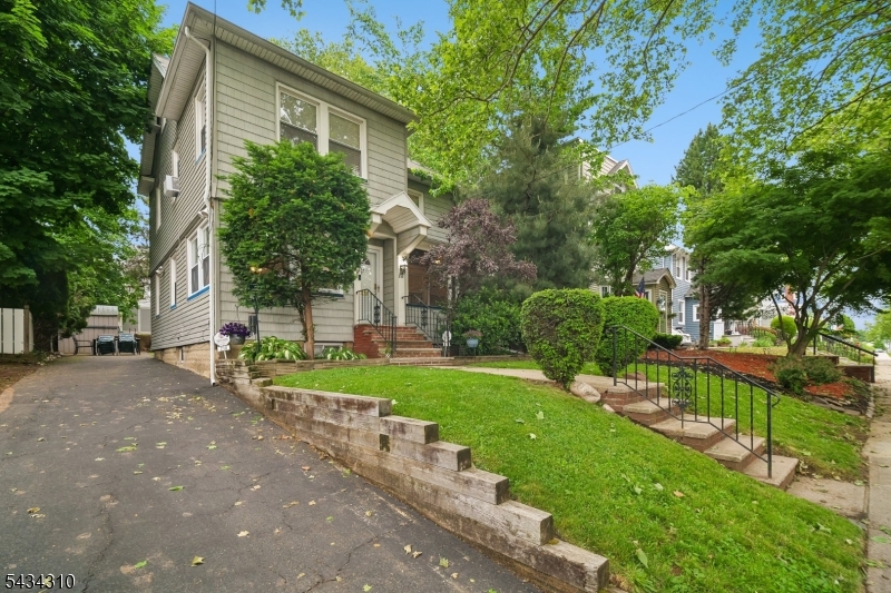 210 Hillside Road Elizabeth, NJ 07208 - Photo 2 of 24
