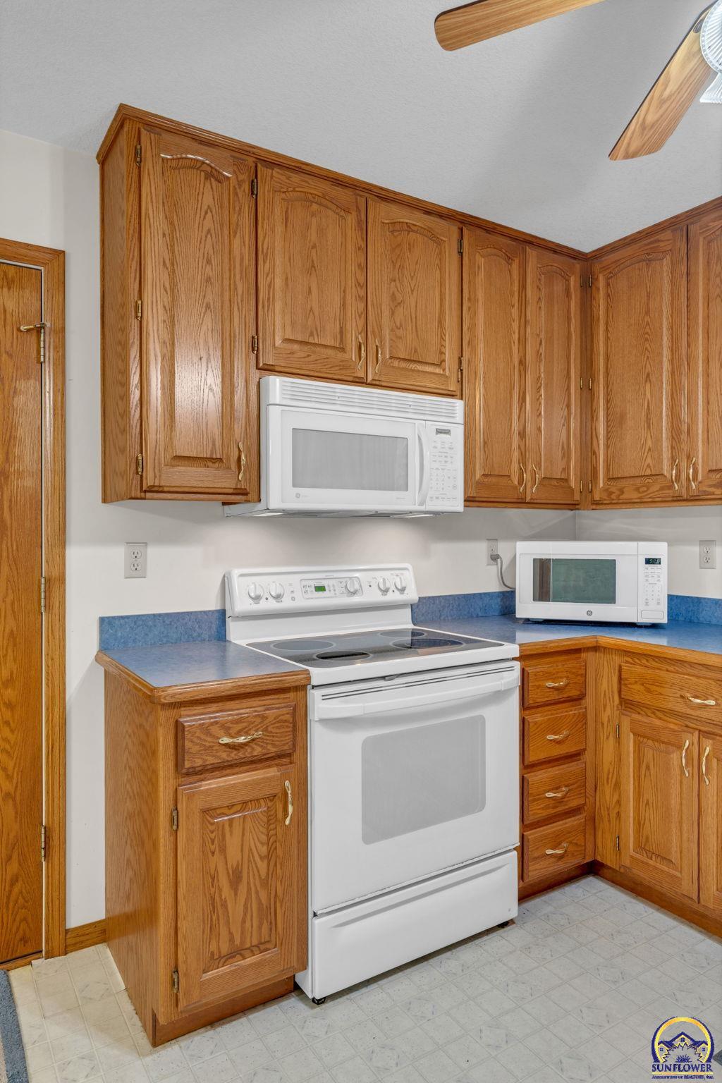 5232 Southwest 25th Terrace Topeka, KS 66614 - Photo 12 of 33