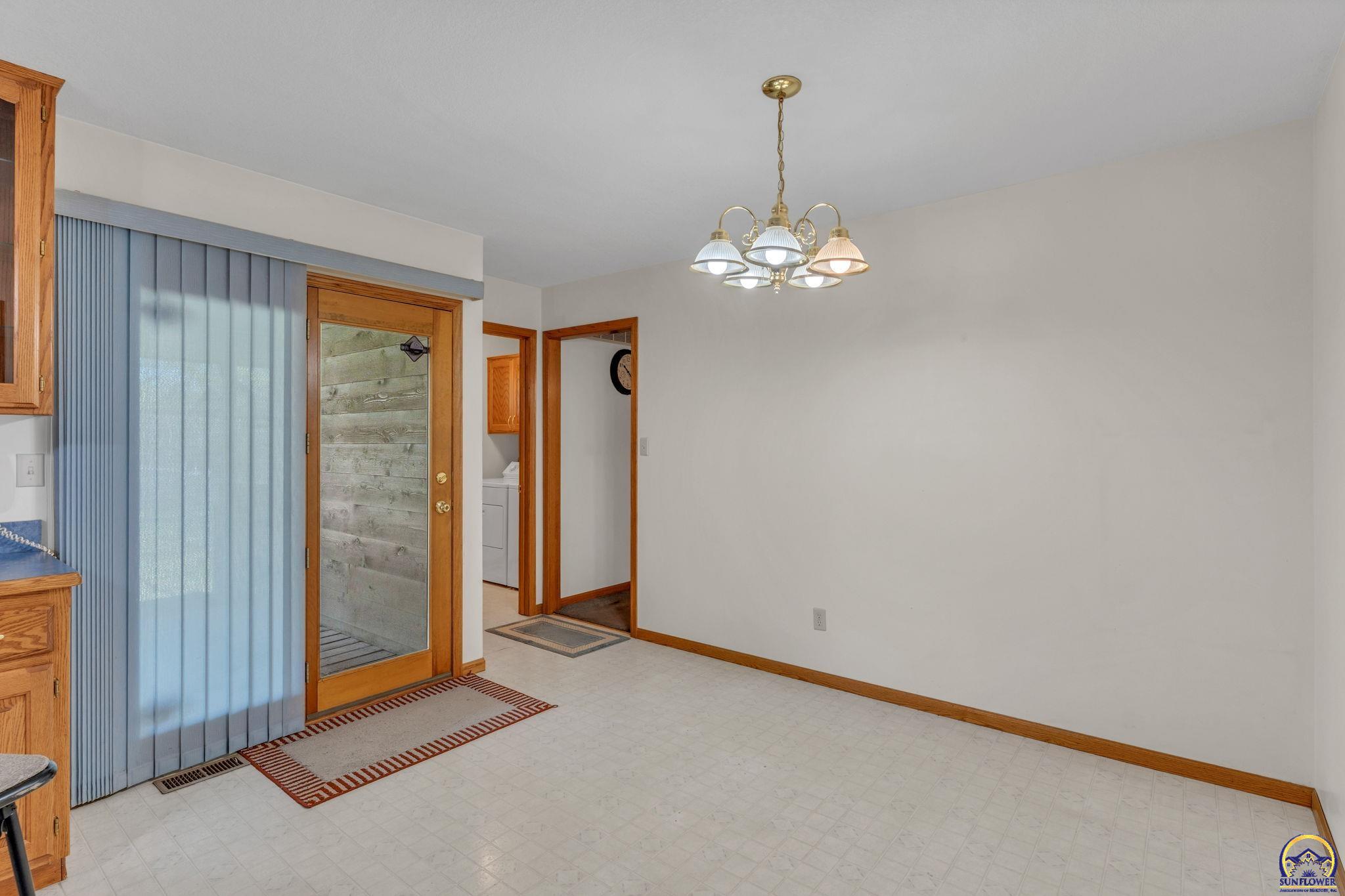 5232 Southwest 25th Terrace Topeka, KS 66614 - Photo 14 of 33