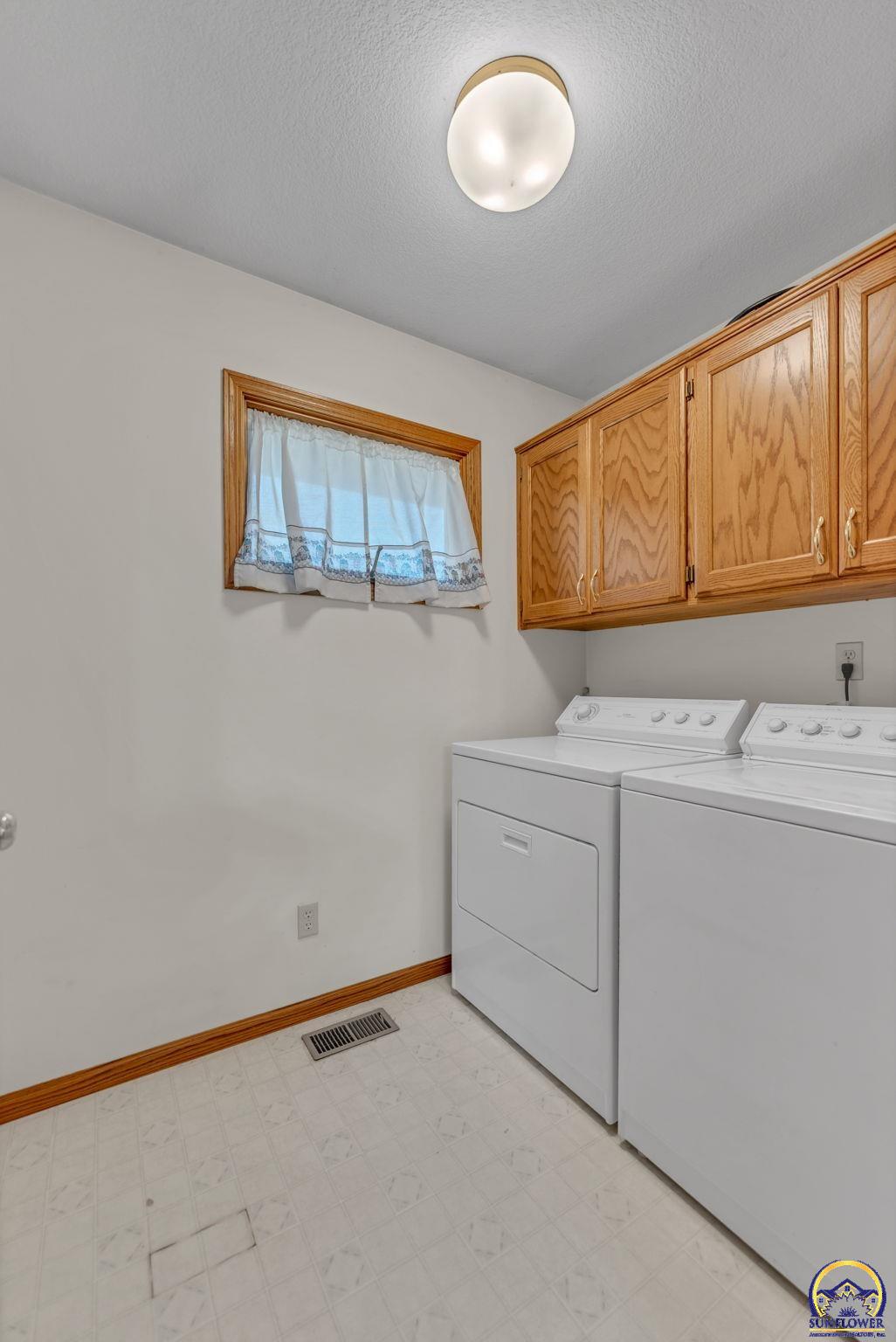 5232 Southwest 25th Terrace Topeka, KS 66614 - Photo 15 of 33