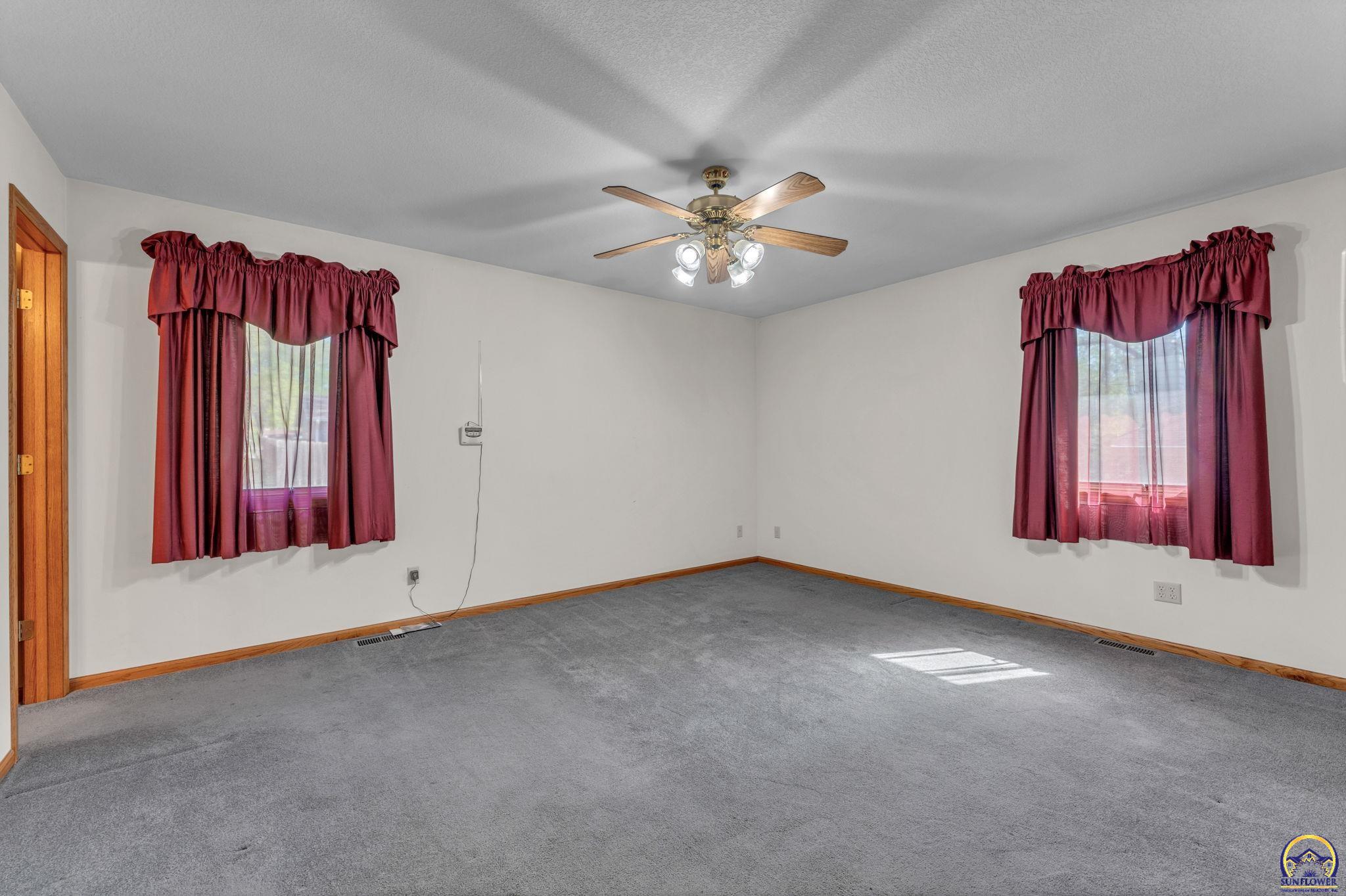 5232 Southwest 25th Terrace Topeka, KS 66614 - Photo 16 of 33