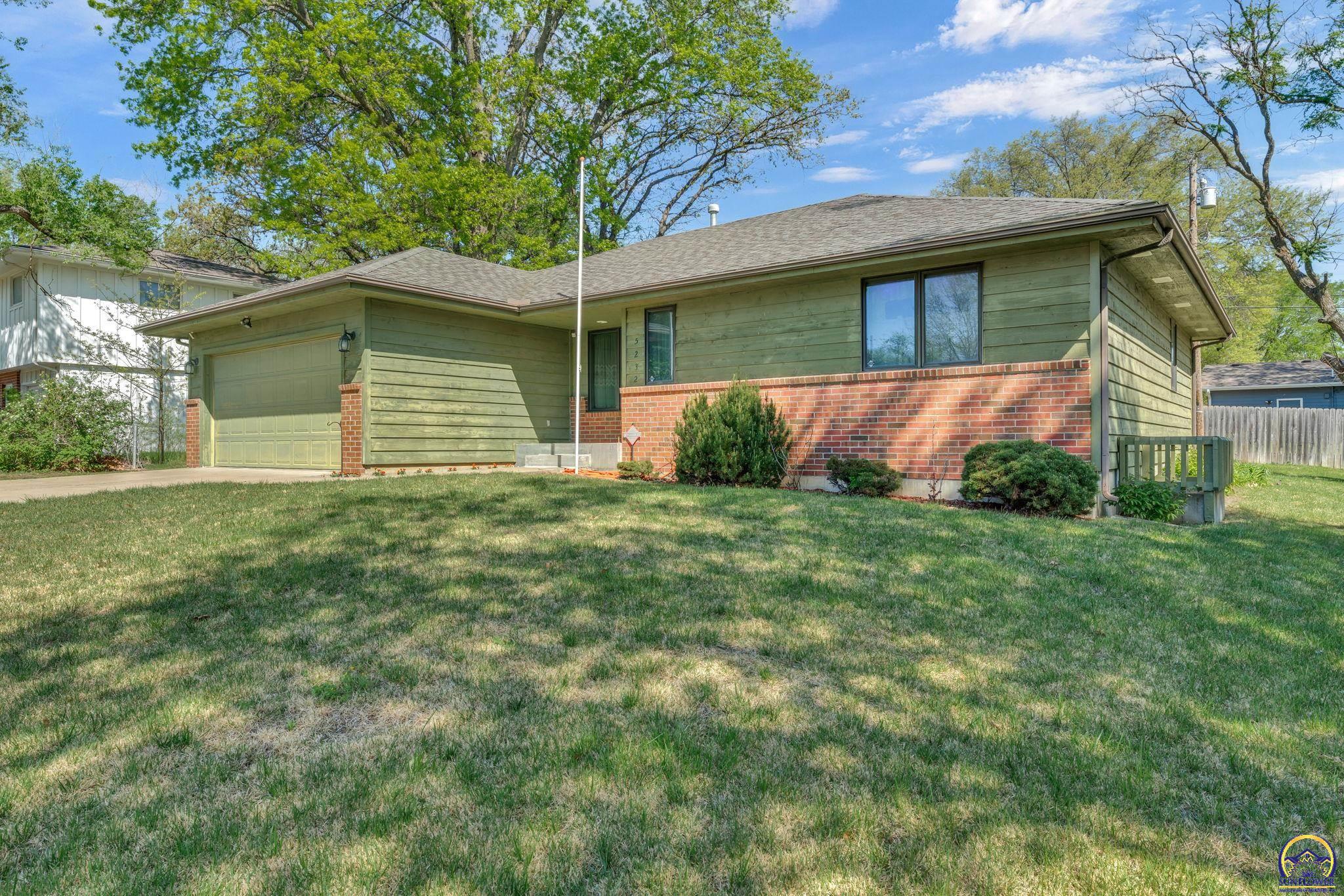 5232 Southwest 25th Terrace Topeka, KS 66614 - Photo 2 of 33
