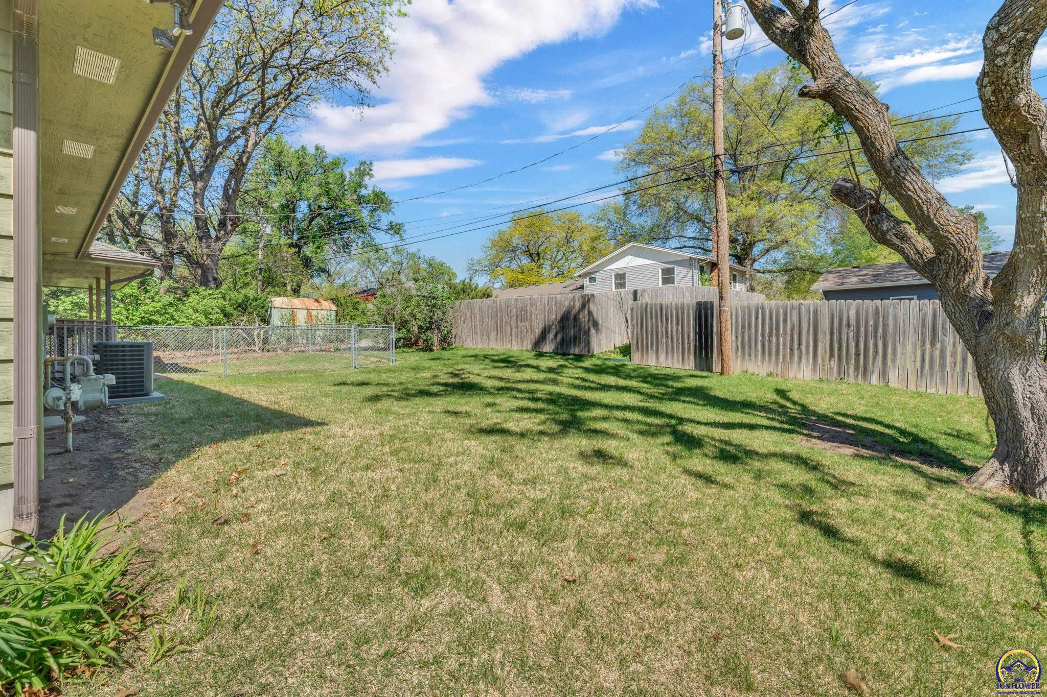 5232 Southwest 25th Terrace Topeka, KS 66614 - Photo 29 of 33