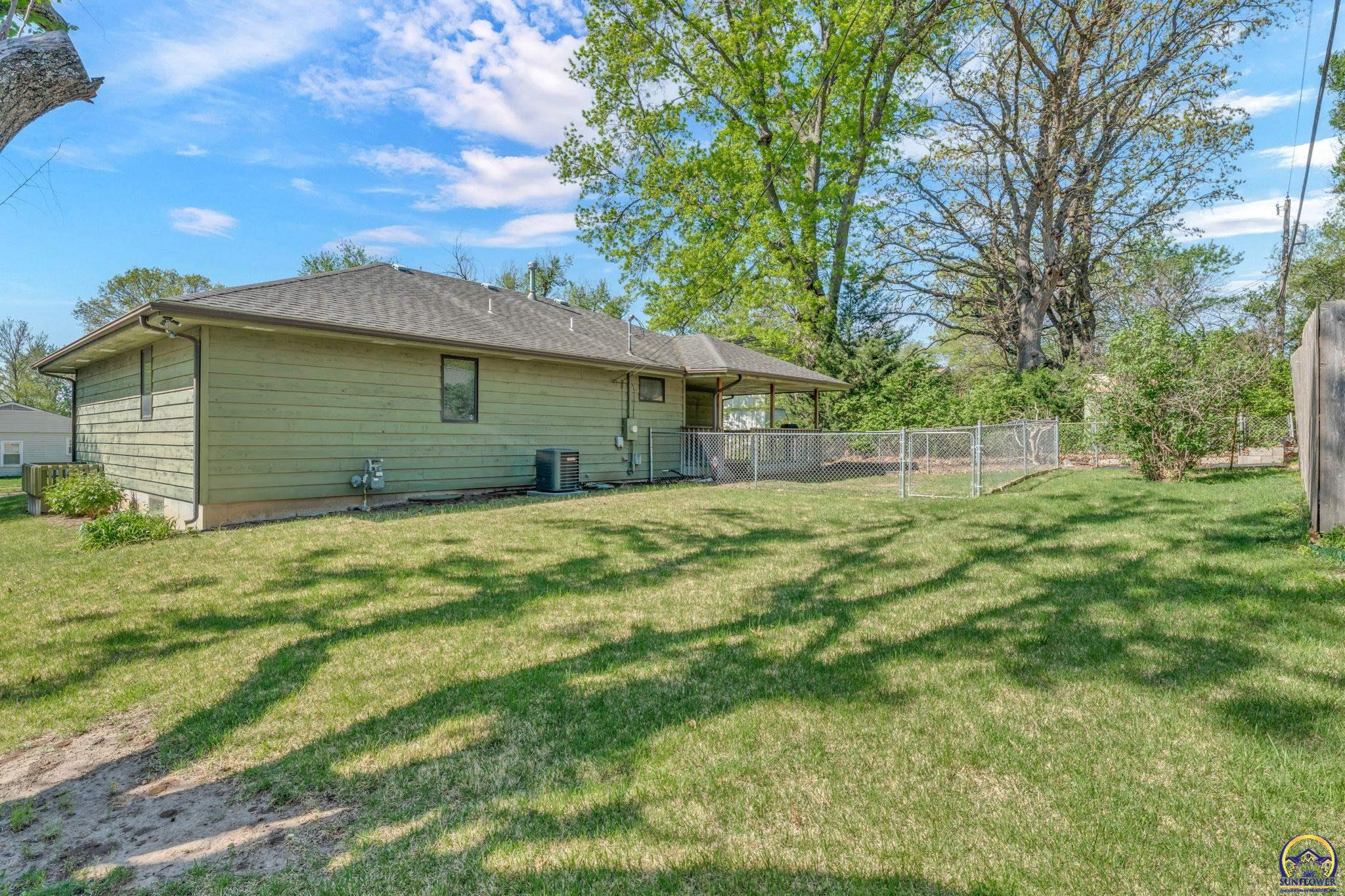 5232 Southwest 25th Terrace Topeka, KS 66614 - Photo 30 of 33