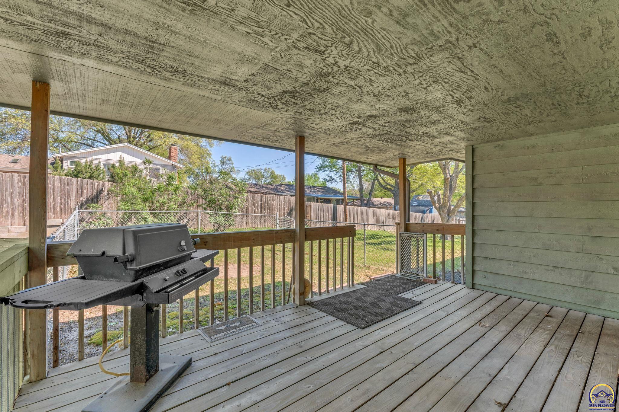 5232 Southwest 25th Terrace Topeka, KS 66614 - Photo 32 of 33