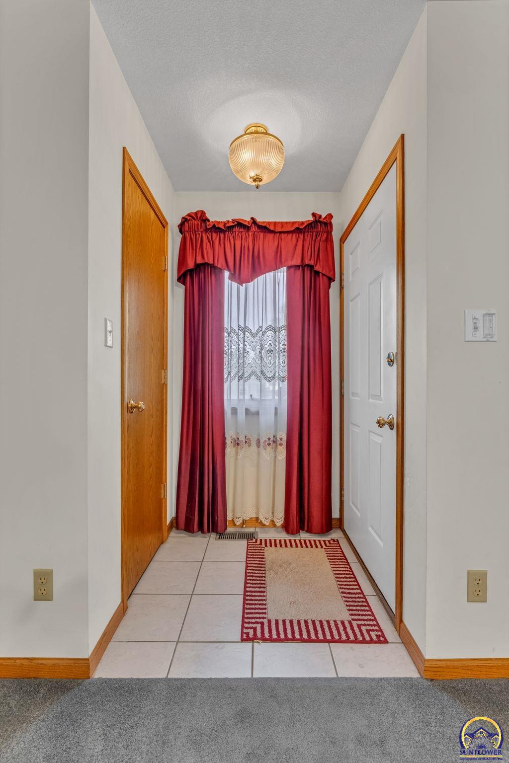 5232 Southwest 25th Terrace Topeka, KS 66614 - Photo 5 of 33