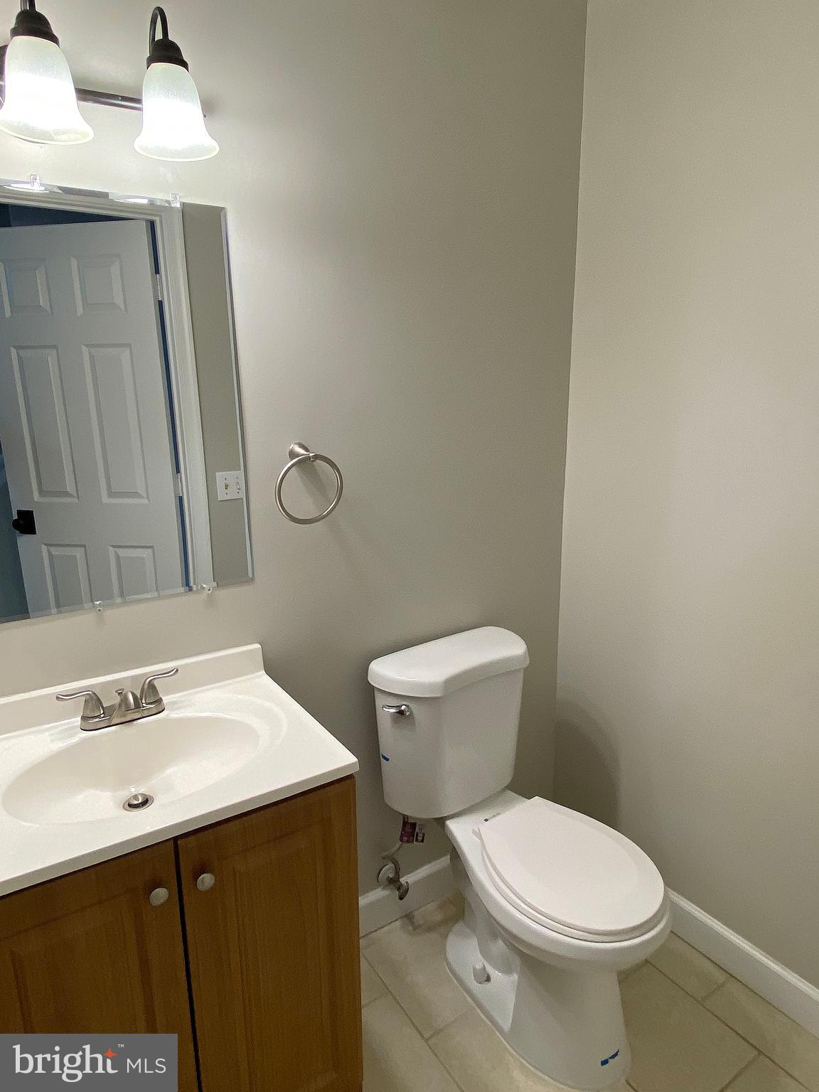 901 South Rolfe Street, Unit 2 Arlington, VA 22204 - Photo 11 of 33 Half Bath