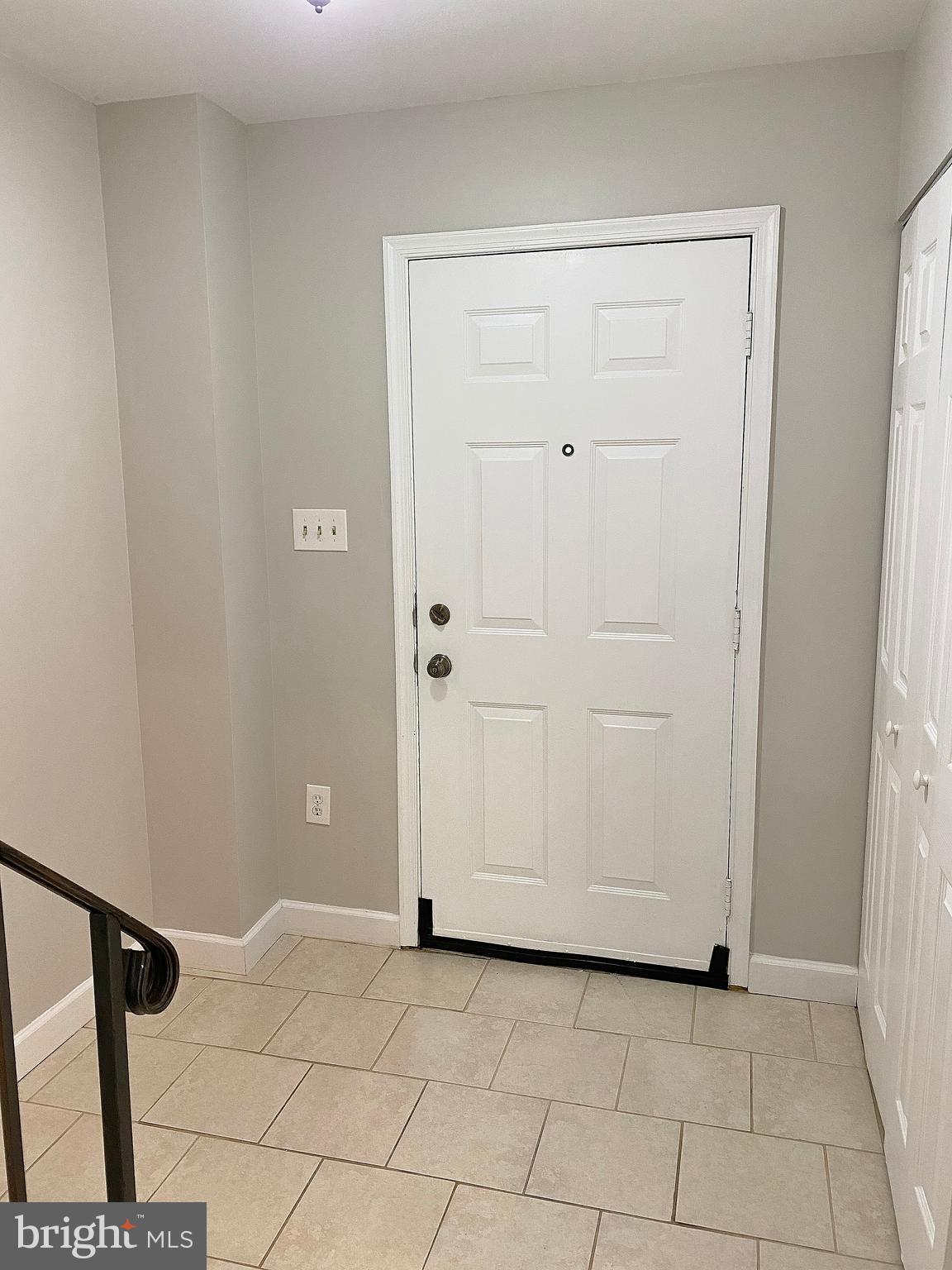 901 South Rolfe Street, Unit 2 Arlington, VA 22204 - Photo 12 of 33 Foyer