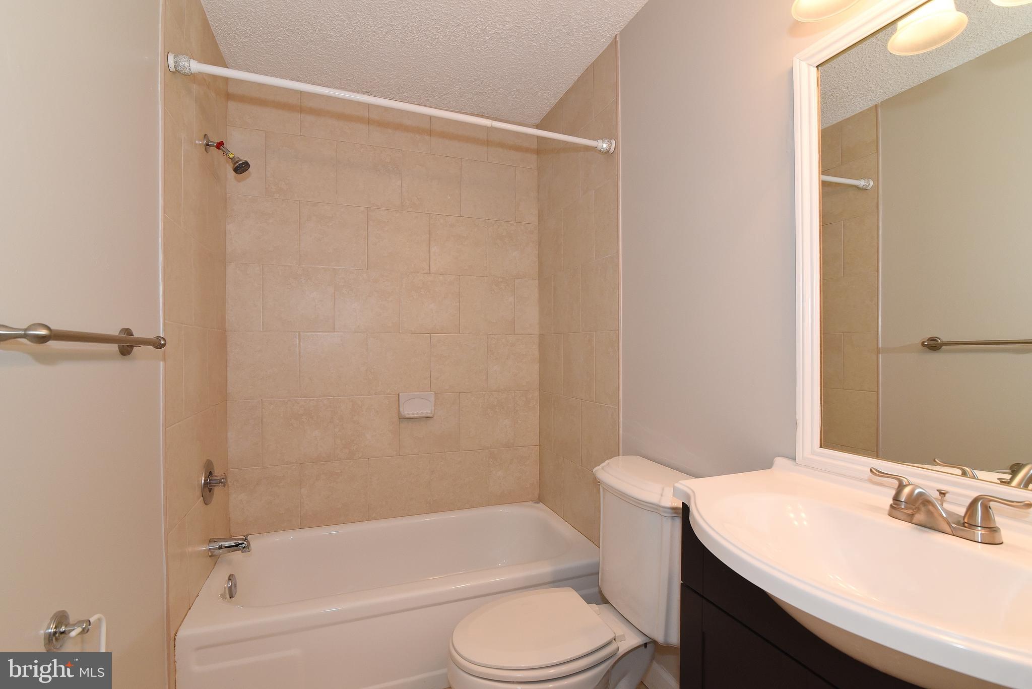 901 South Rolfe Street, Unit 2 Arlington, VA 22204 - Photo 19 of 33 Bathroom 2