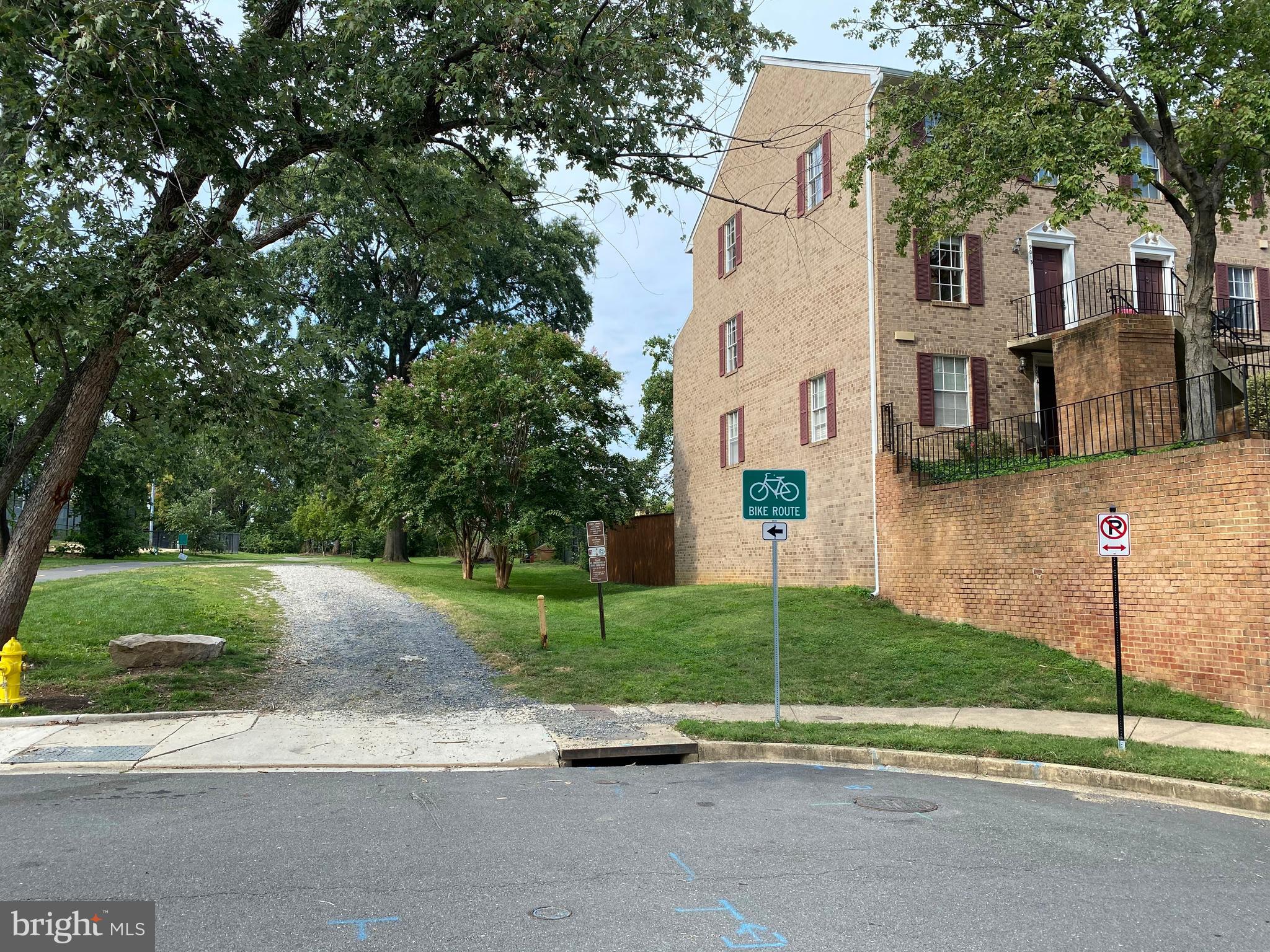 901 South Rolfe Street, Unit 2 Arlington, VA 22204 - Photo 25 of 33 Next to Bike Trail