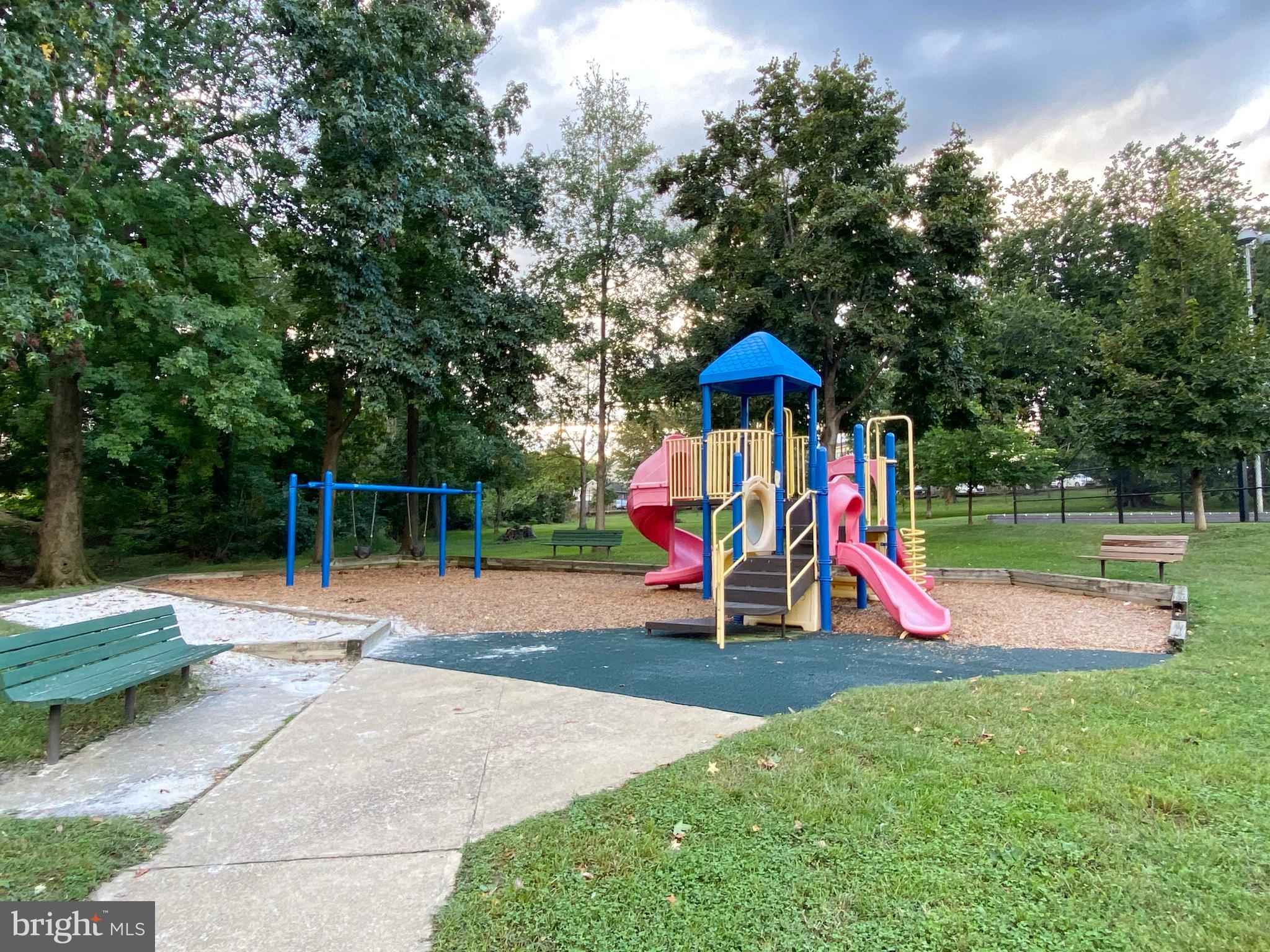 901 South Rolfe Street, Unit 2 Arlington, VA 22204 - Photo 29 of 33 Playground