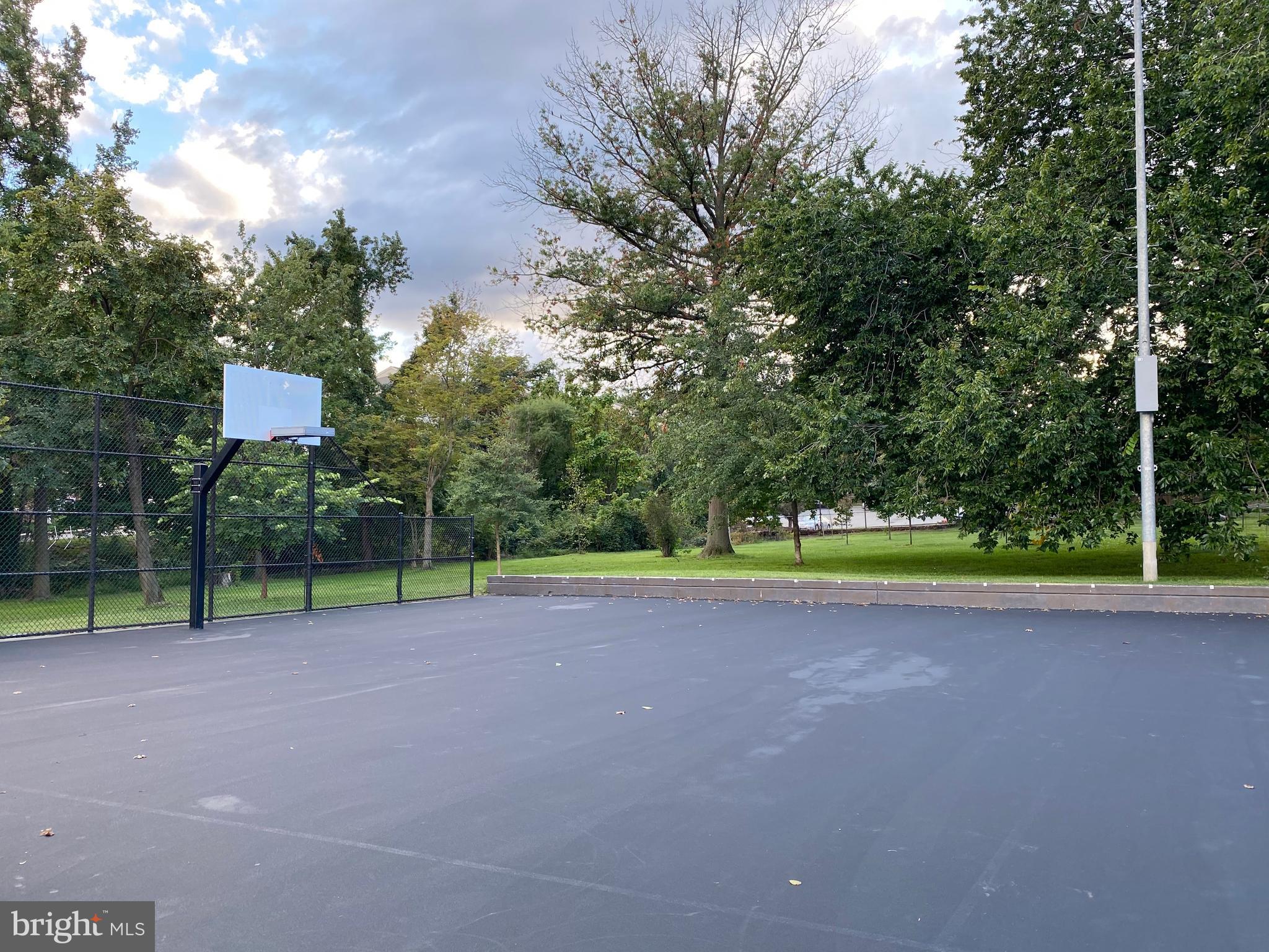 901 South Rolfe Street, Unit 2 Arlington, VA 22204 - Photo 30 of 33 Basketball