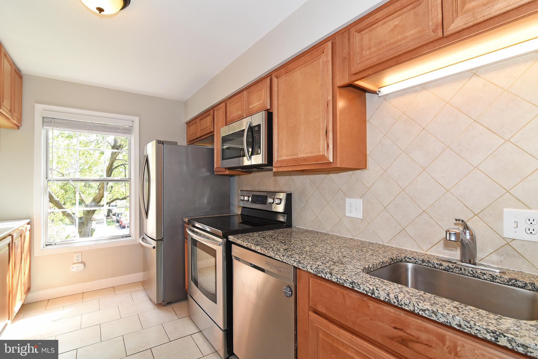 901 South Rolfe Street, Unit 2 Arlington, VA 22204 - Photo 7 of 33 Kitchen