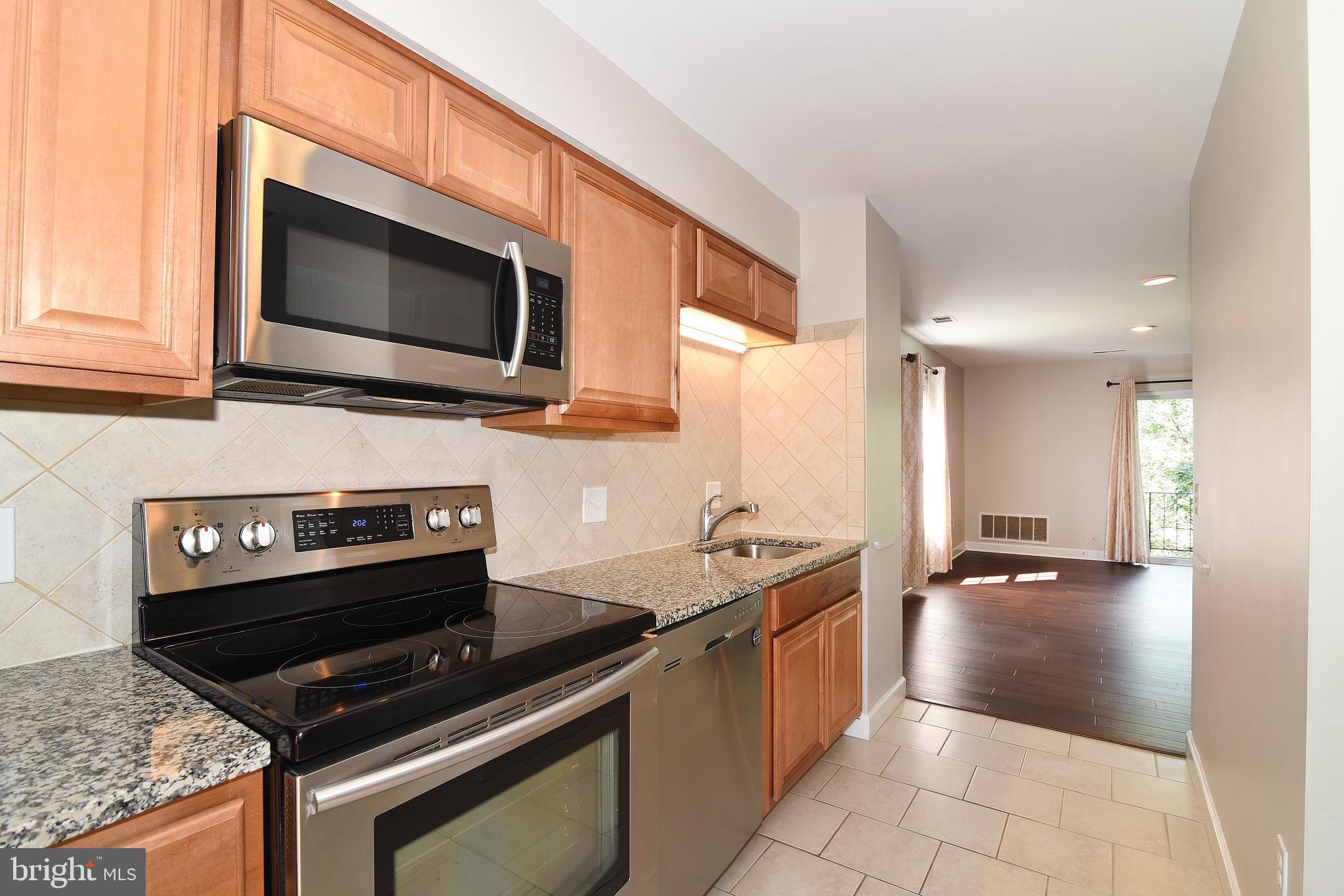 901 South Rolfe Street, Unit 2 Arlington, VA 22204 - Photo 9 of 33 Kitchen
