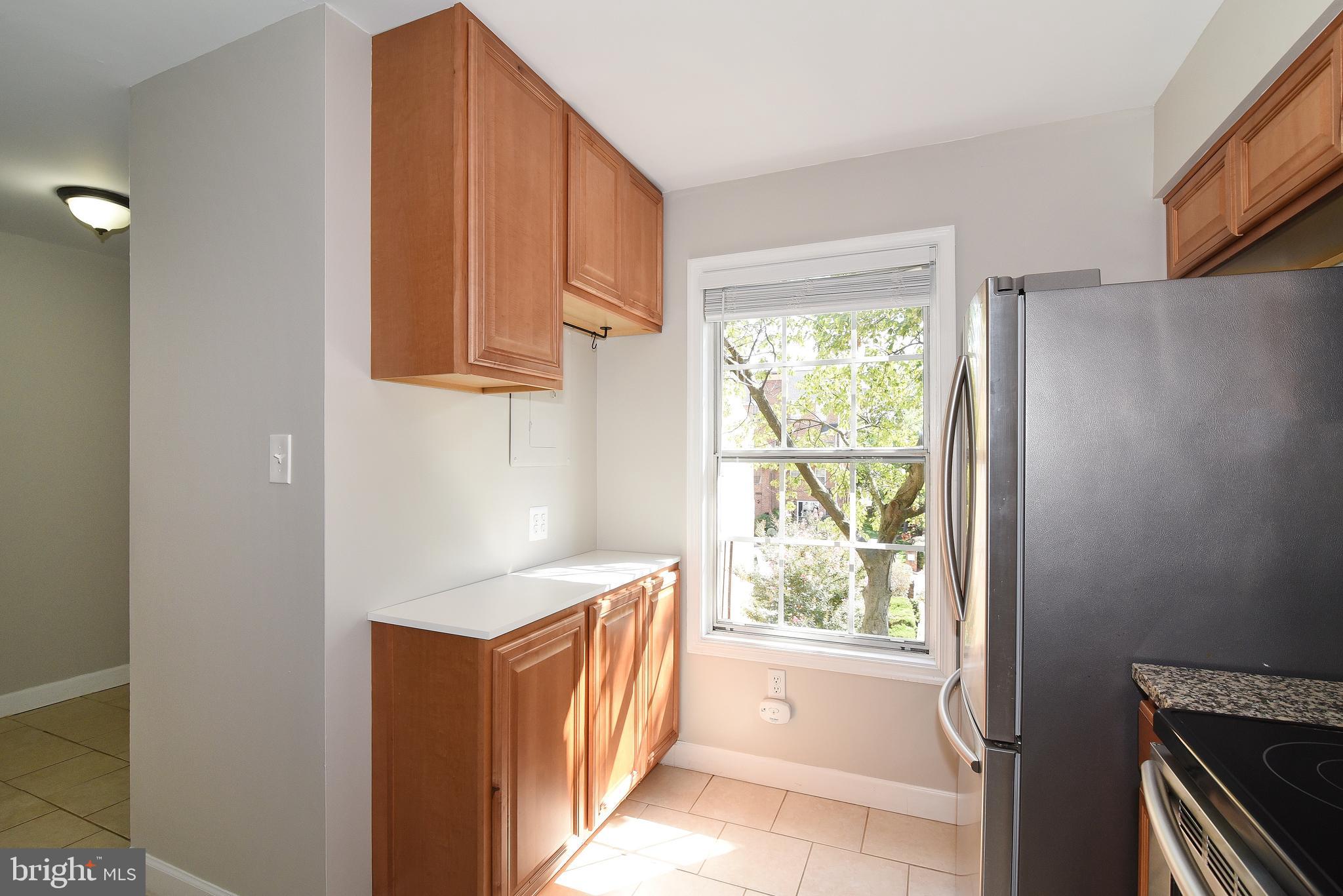 901 South Rolfe Street, Unit 2 Arlington, VA 22204 - Photo 10 of 33 Kitchen
